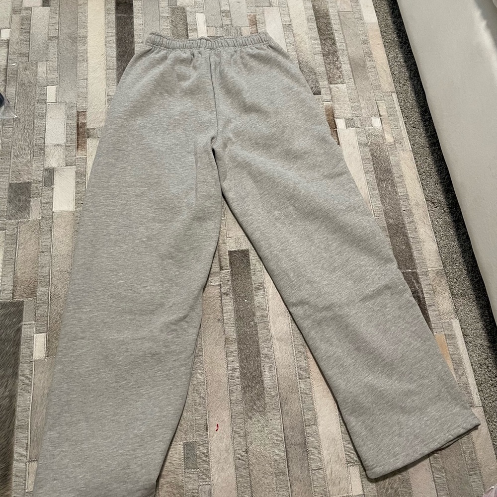 Alo Gray Pants - Picture 2 of 6
